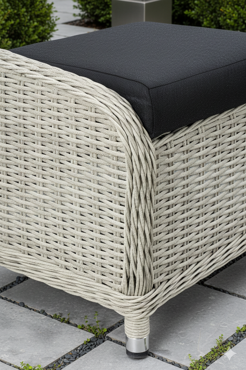 JAVA Rattan adjustable Lounge Set of 2 and footstools and side table